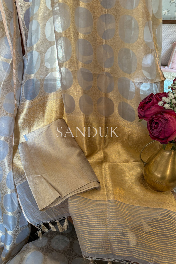 Manika Kora (Saree)