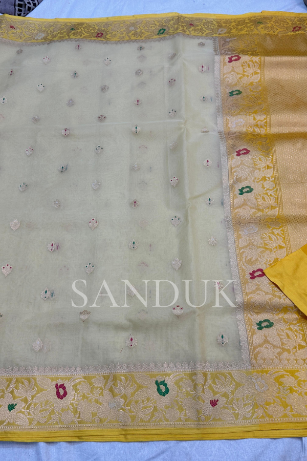 ऑफ व्हाईट कढियाल बॉर्डर टिश्यू सिल्क (साडी)