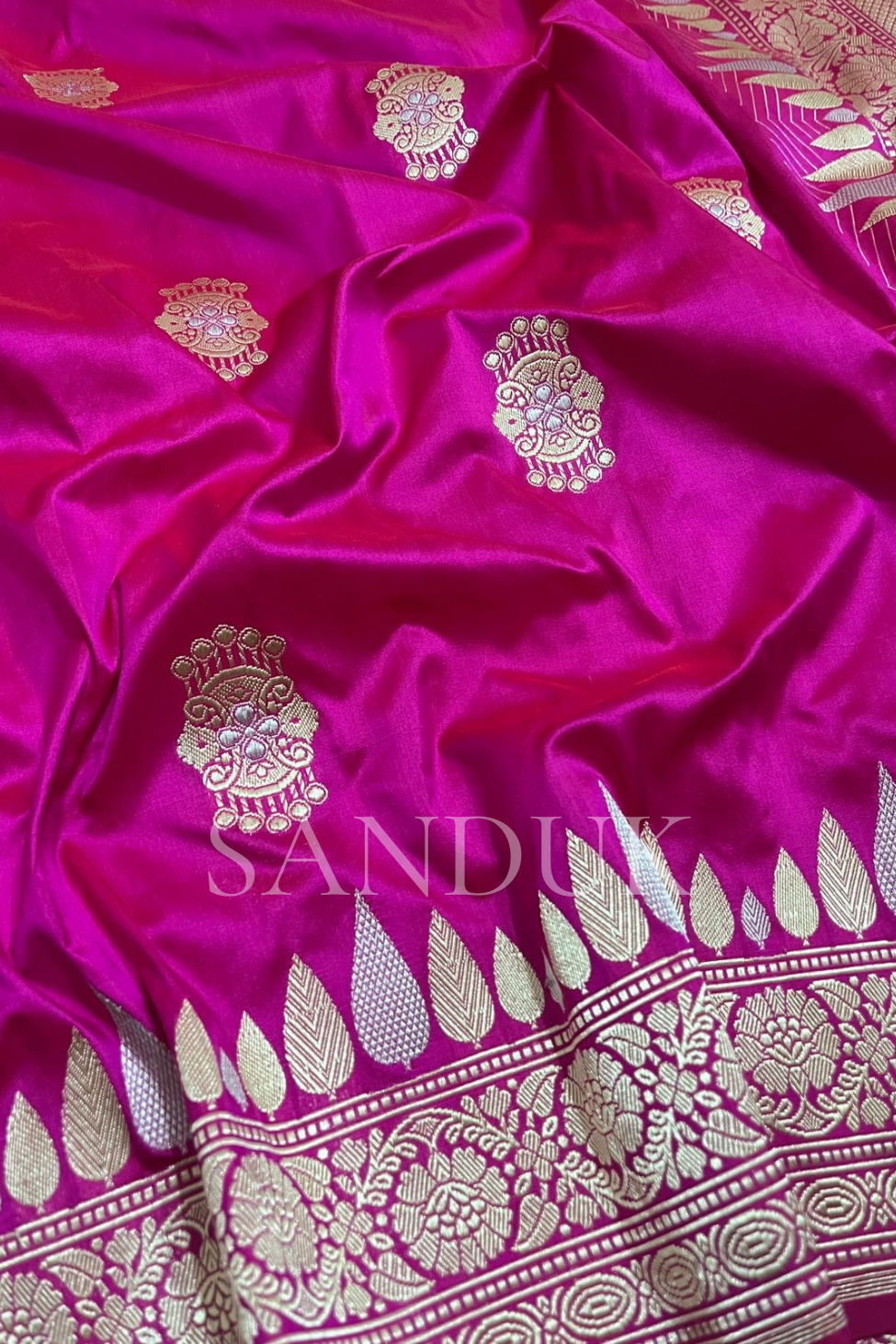 सूर्यफूल बुट्टा साडी