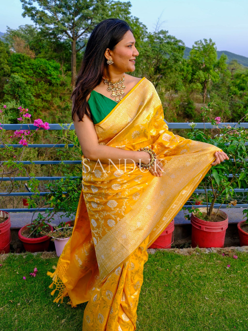 युविका (साडी)