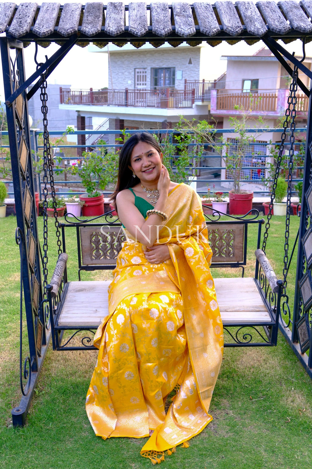 युविका (साडी)
