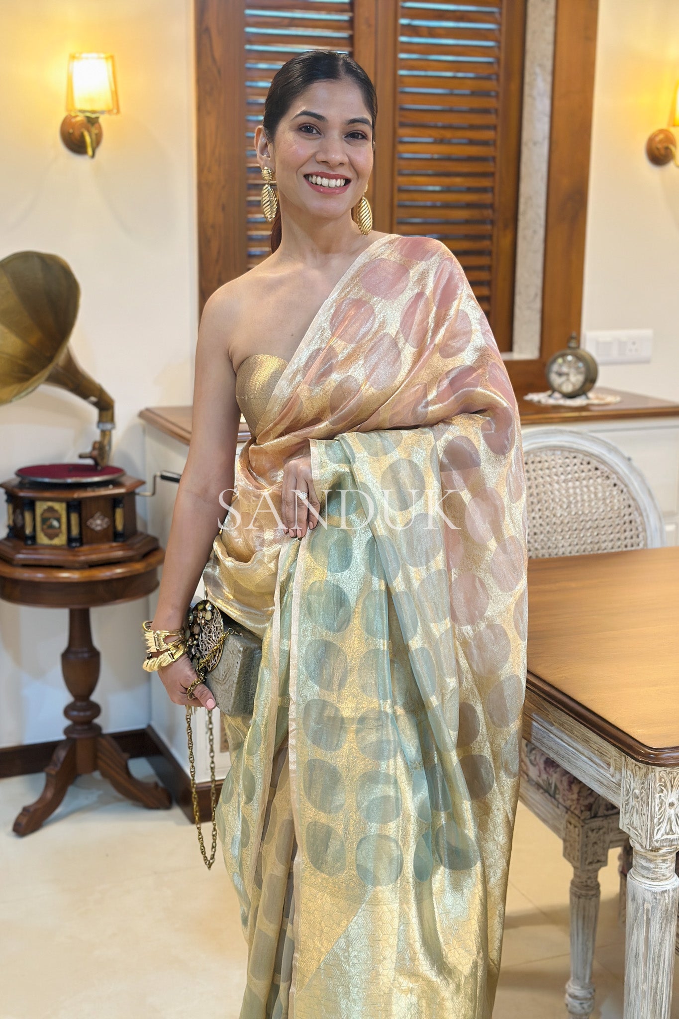 मणिका टिशू (साडी)