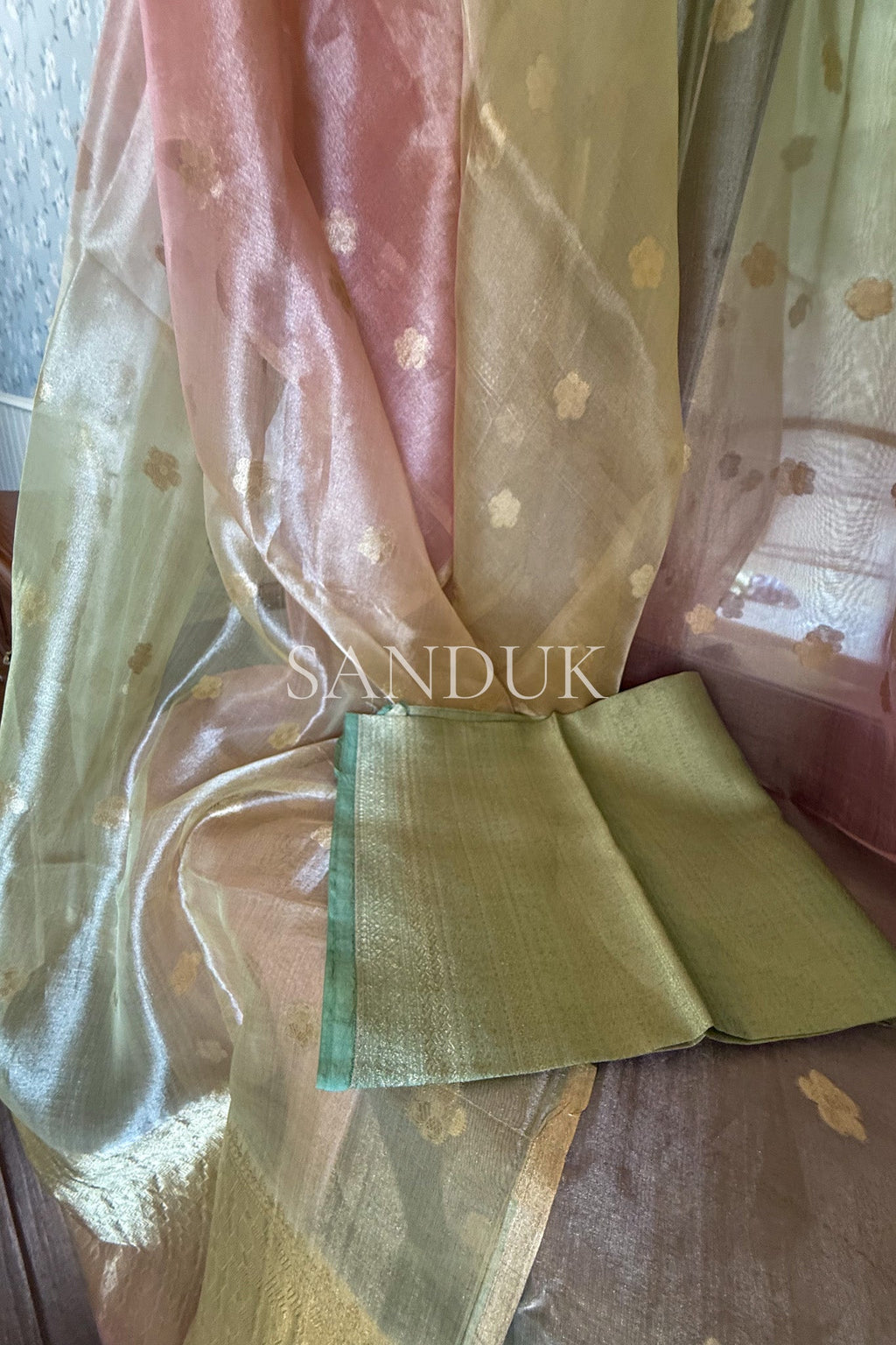 फ्लोरल टिश्यू सिल्क (साडी)