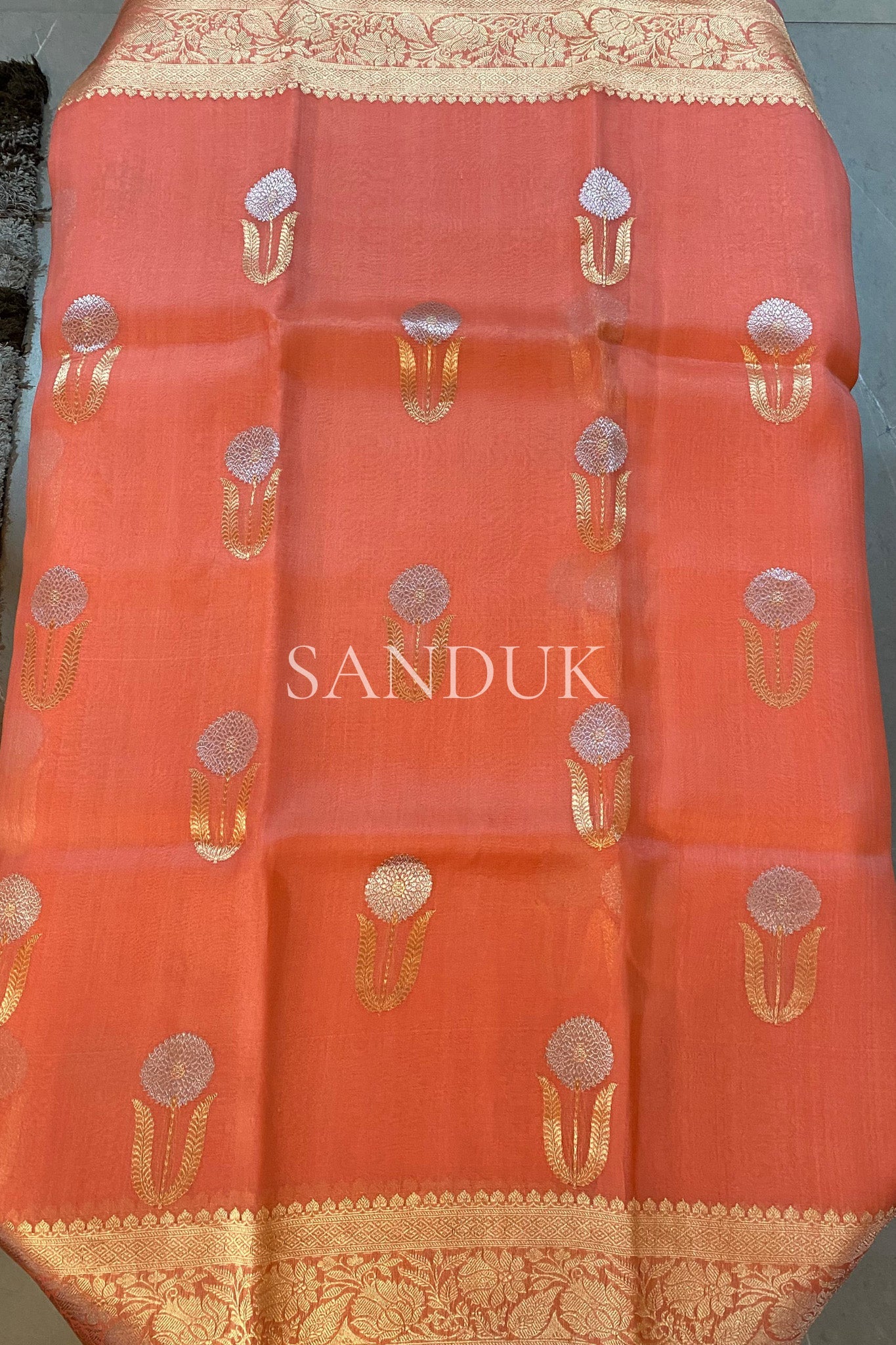 फूल बुटी कोरा (साडी)