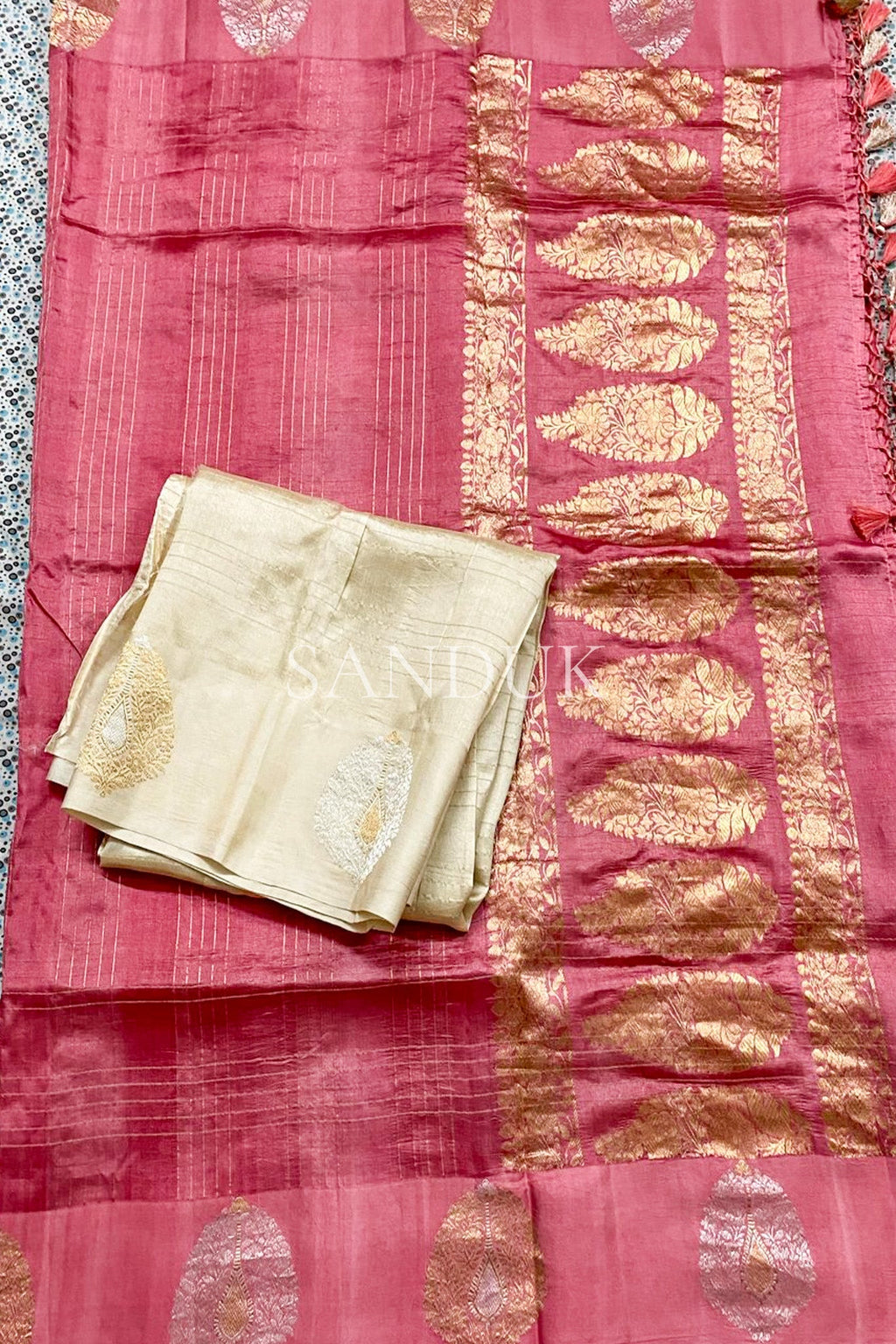 चेक लाईन्स सिल्क साडी