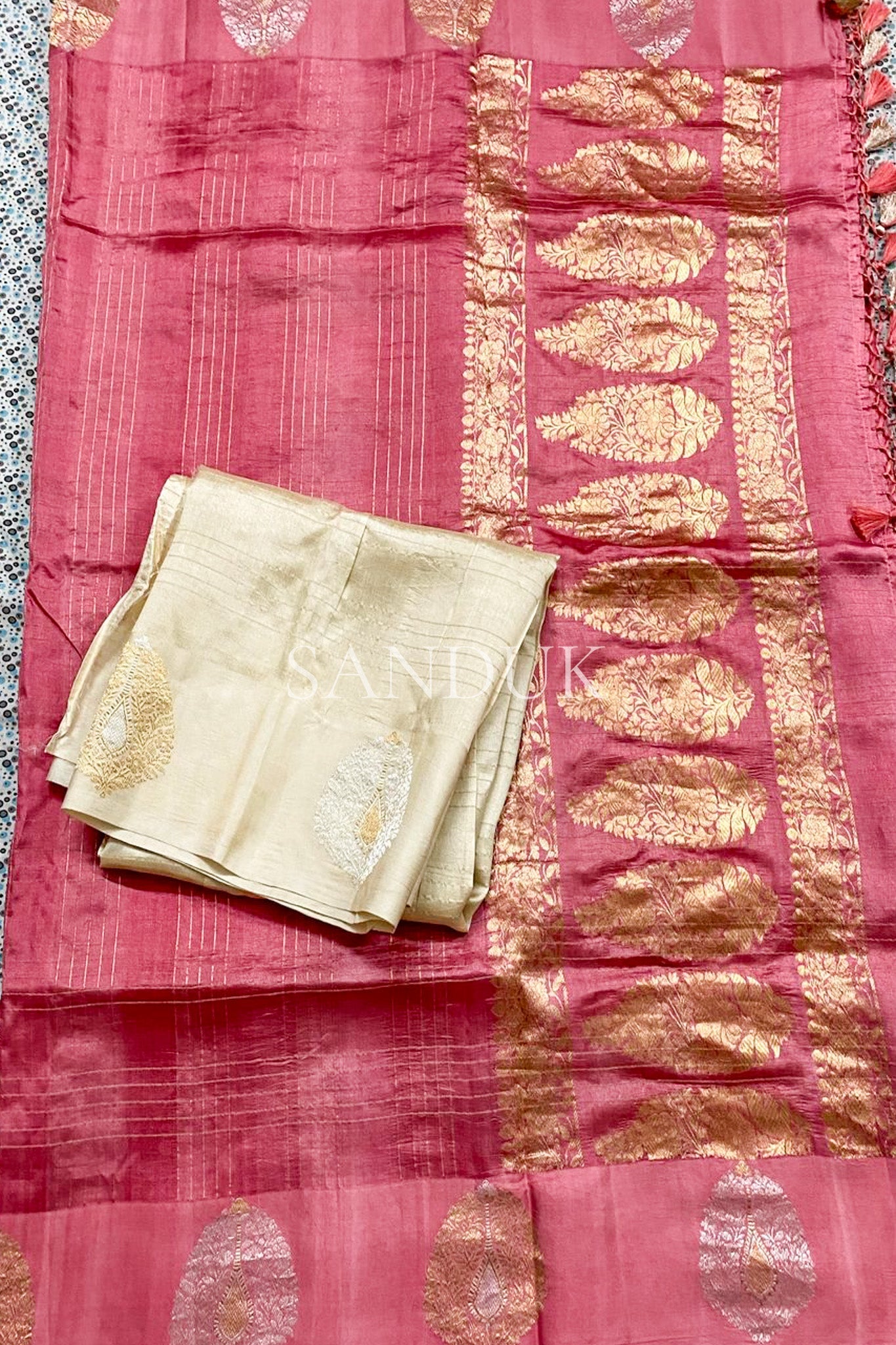 चेक लाईन्स सिल्क साडी